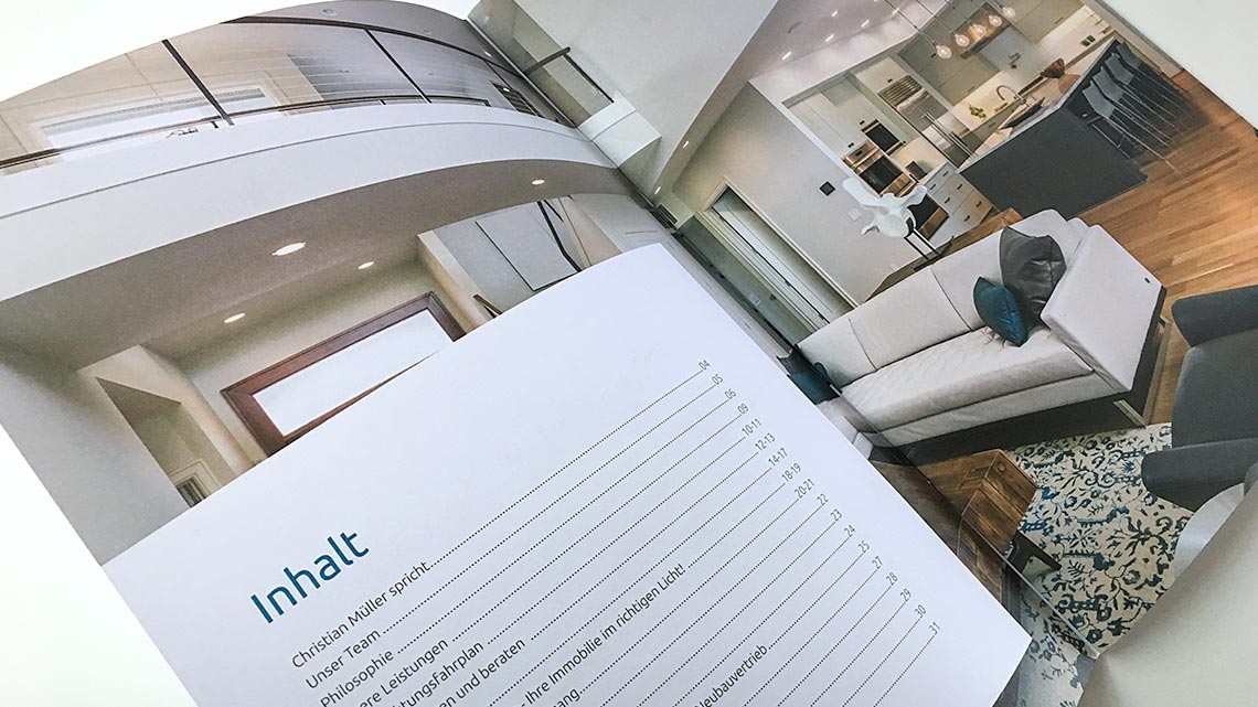 Nahaufnahme in einer Broschüre von Christian Müller Immobilien