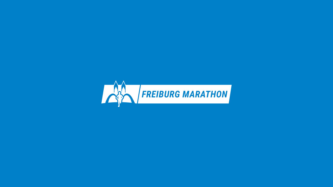 Logo Freiburg Marathon neu in Weiß auf Blau