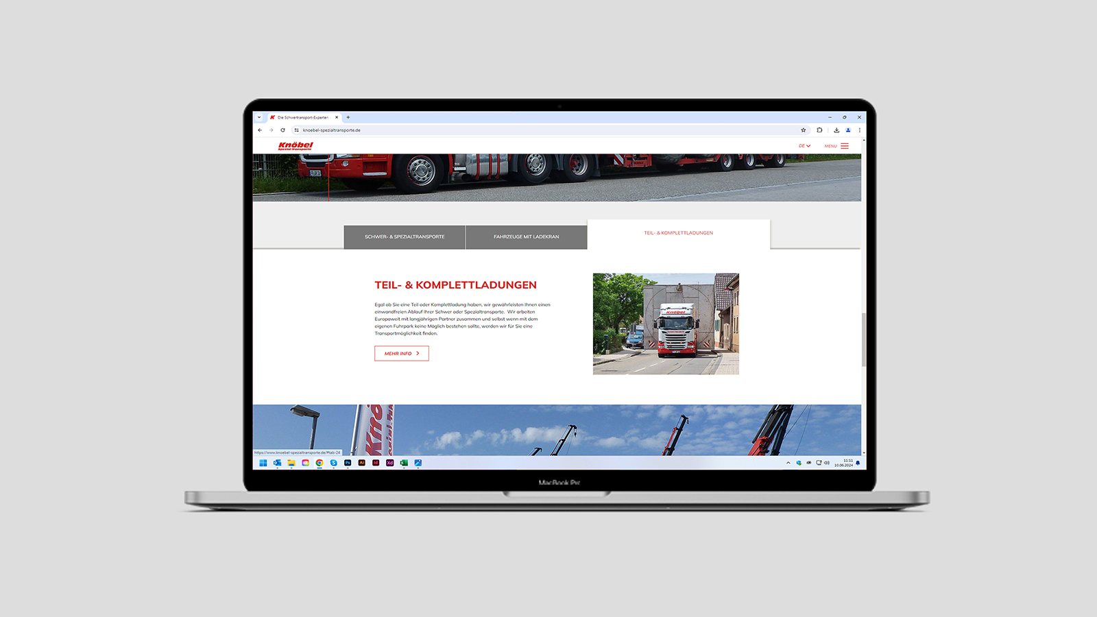 Ansicht der Webseite von Knöbel auf einem Notebook vor grauem Hintergrund