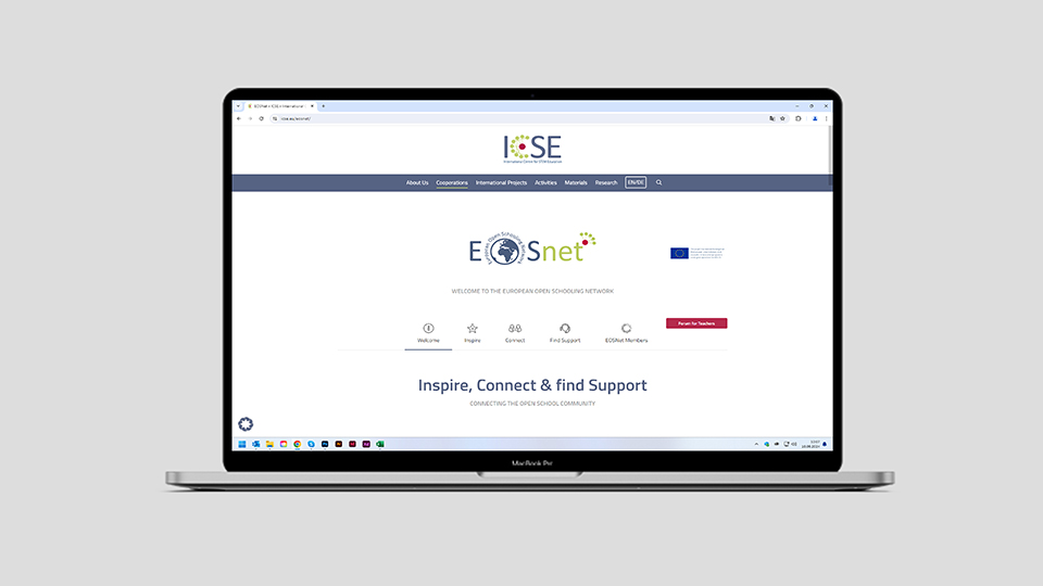 Ansicht der Webseite von ICSE auf einem Notebook vor grauem Hintergrund