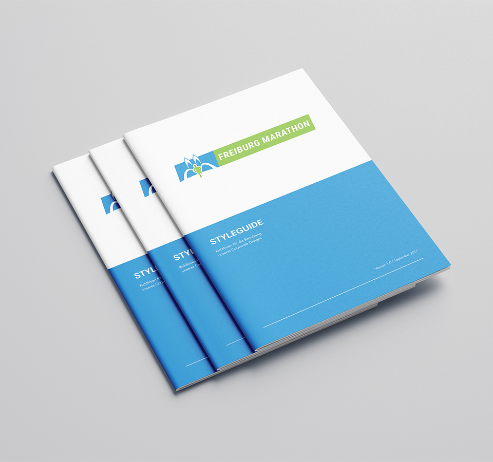 Ansicht dreier Exemplare des Styleguides für die Marke Freiburg Marathon