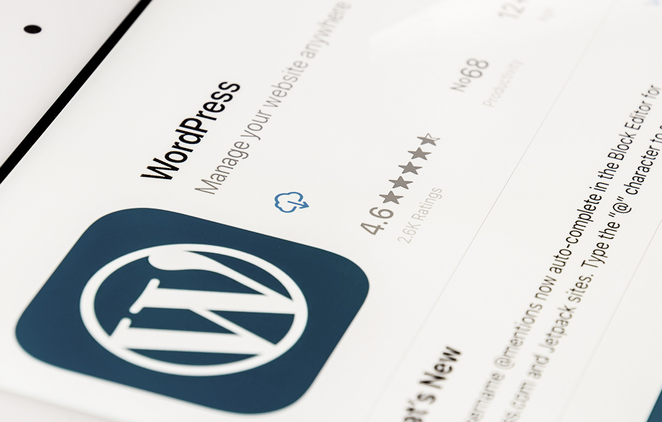 Nahaufnahme eines Bildschirms auf dem WordPess als App gezeigt wird